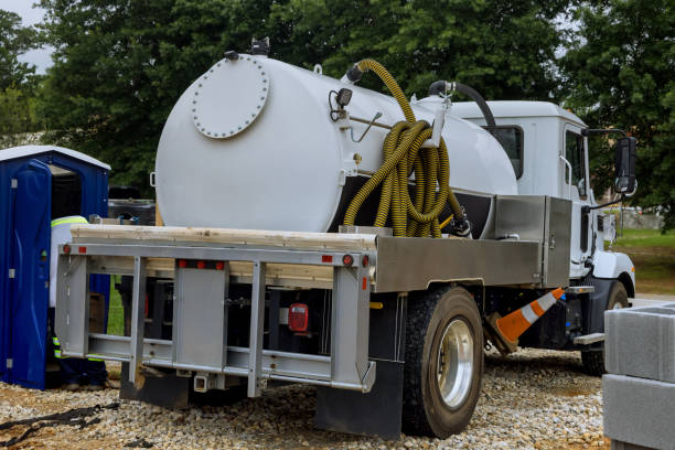 Best Porta potty delivery and setup  in Isanti, MN